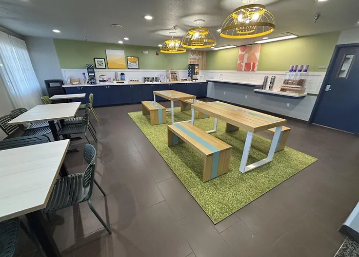 Spark By Hilton Phoenix Airport Hotel 3*