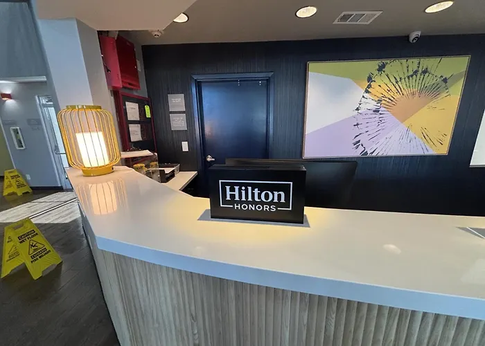 Spark By Hilton Phoenix Airport 3*