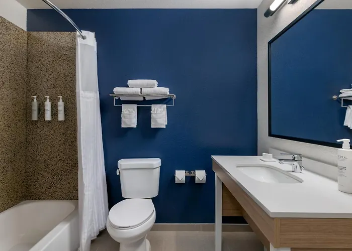 Spark By Hilton Phoenix Airport Hotel 3*