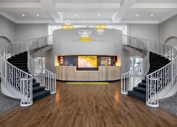 Spark By Hilton Phoenix Airport 3*