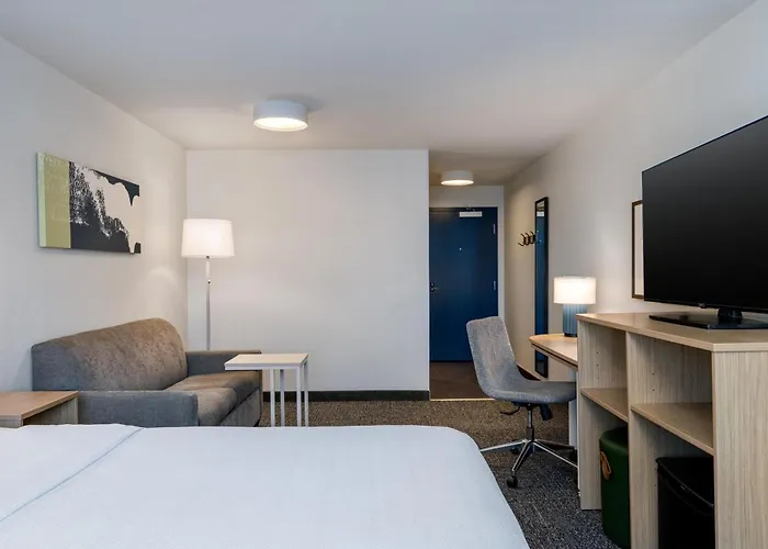 Spark By Hilton Phoenix Airport Hotel 3*